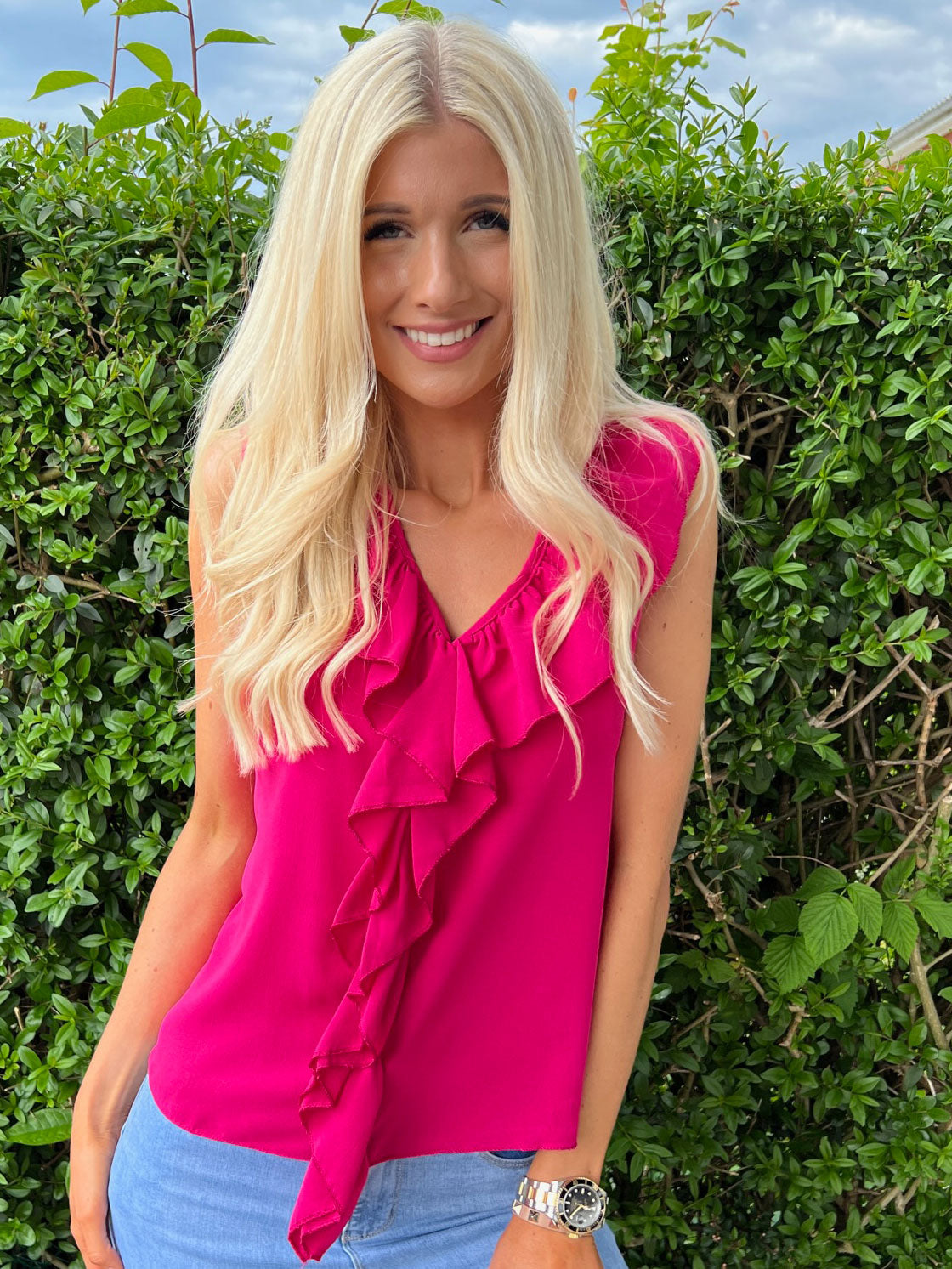 Nannali - Beigefarvet bluse med flæsekant